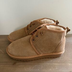 NWT Aspen Sheepskin Suede Lace Up Ankle Boots Size 9 new